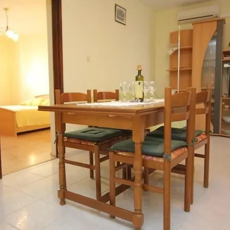 Apartment Zoki - Great Location Close To The Sea