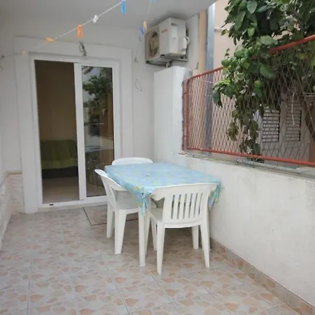 Zoki - Great Location Close To The Sea Apartment Vis