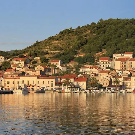 Apartment Zoki - Great Location Close To The Sea Vis