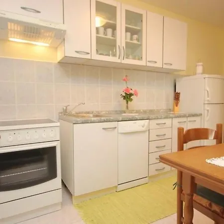 Apartment Zoki - Great Location Close To The Sea