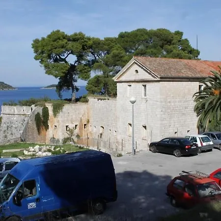 Zoki - Great Location Close To The Sea Apartment Vis