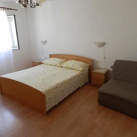 Zoki Apartament *